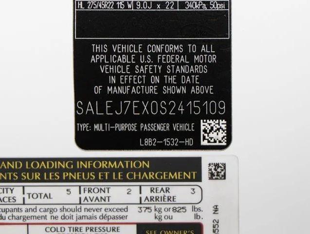 Photo of 2025 Fuji White Land Rover Defender