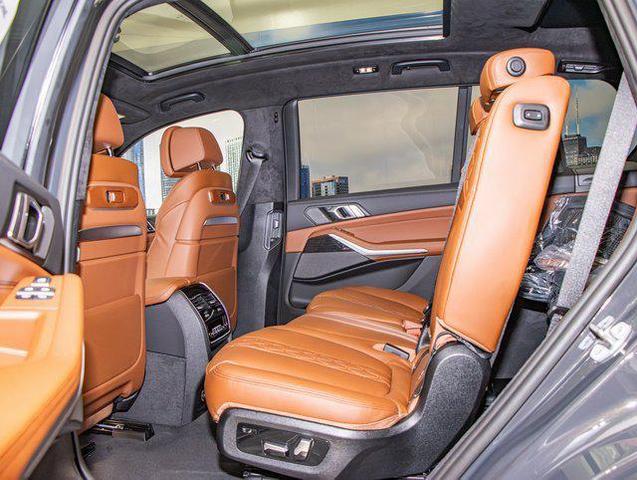 Photo of 2026 Gray Metallic BMW X7