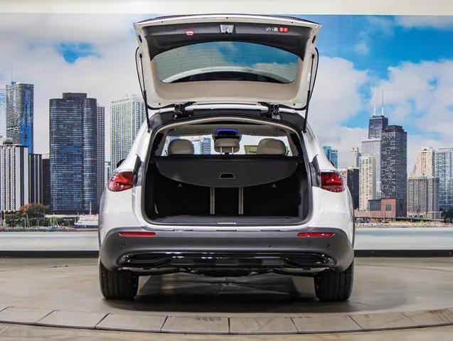 Photo of 2025 Polar White Mercedes-Benz E-Class