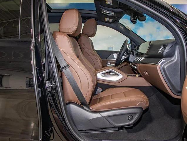 Photo of 2025 Black Mercedes-Benz GLS 450