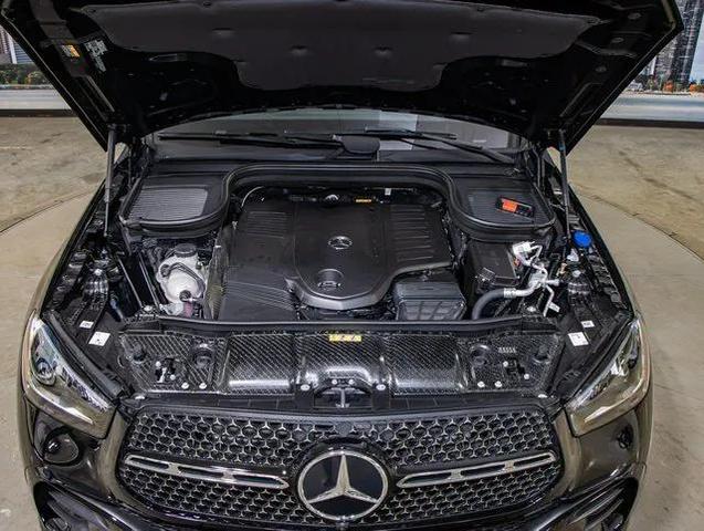 Photo of 2025 Obsidian Black Metallic Mercedes-Benz GLE 450