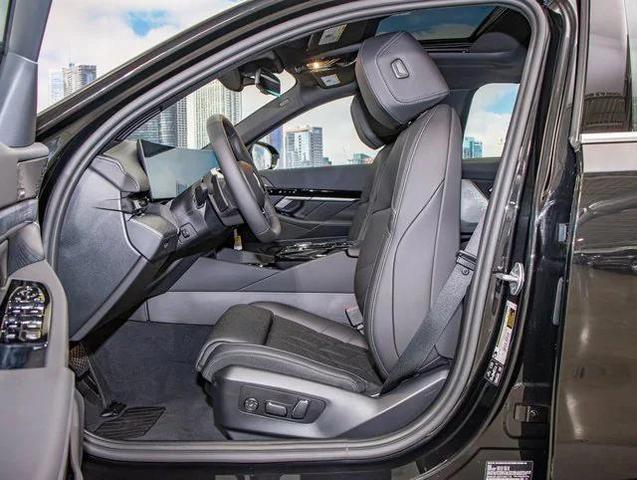 Photo of 2026 Black Sapphire Metallic BMW 530