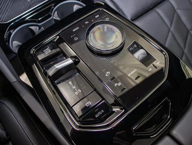 Photo of 2026 Black Sapphire Metallic BMW 530