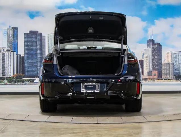 Photo of 2025 Carbon Black Metallic BMW i7