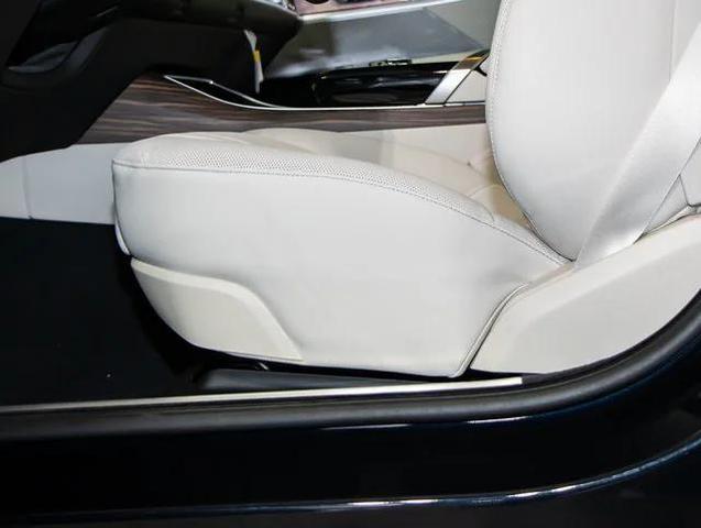 Photo of 2025 Carbon Black Metallic BMW i7