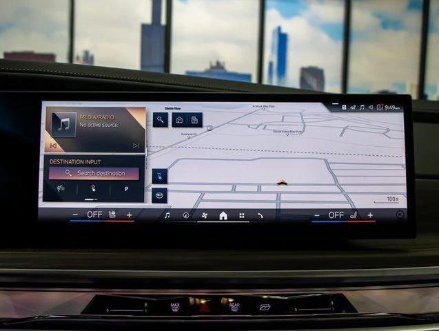 Photo of 2025 Carbon Black Metallic BMW i7
