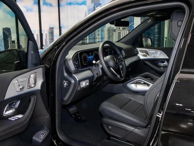 Photo of 2025 Obsidian Black Metallic Mercedes-Benz GLE 450