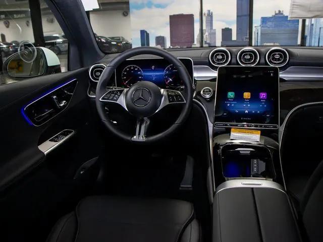 Photo of 2025 Polar White Mercedes-Benz GLC 300