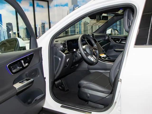 Photo of 2025 Polar White Mercedes-Benz GLC 300