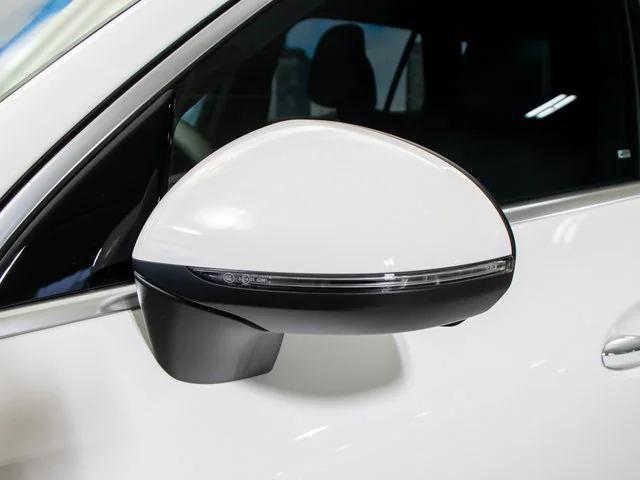 Photo of 2025 Polar White Mercedes-Benz GLC 300