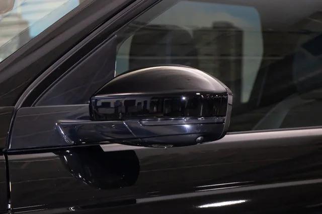 Photo of 2024 Santorini Black Land Rover Discovery Sport