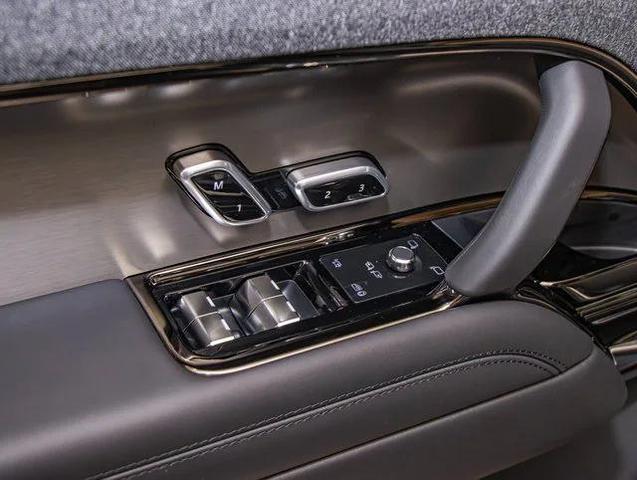 Photo of 2025 Varesine Blue Land Rover Range Rover Sport