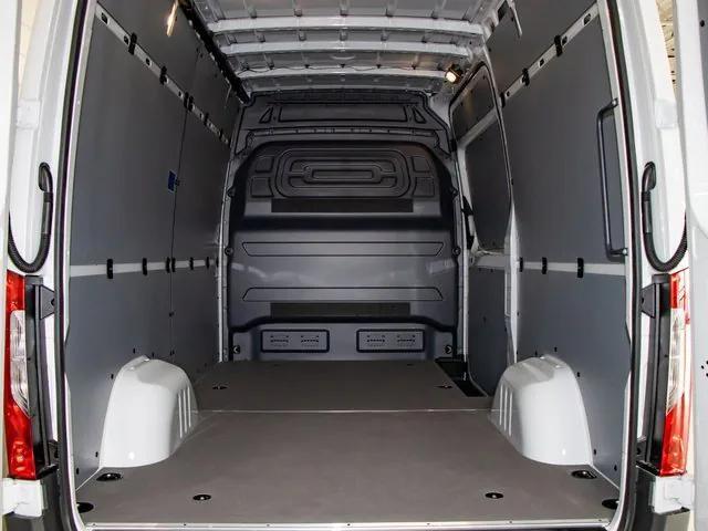 Photo of 2025 Arctic White Mercedes-Benz Sprinter 2500