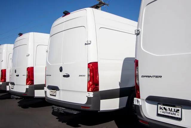 Photo of 2025 Selenite Gray Metallic Mercedes-Benz Sprinter 2500