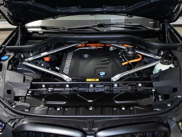 Photo of 2026 Gray Metallic BMW X5 PHEV