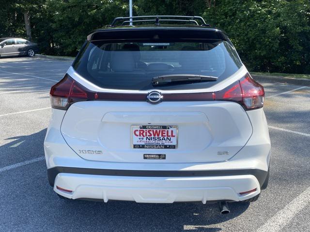Photo of 2022 Aspen White Tricoat/Super Black Nissan Kicks