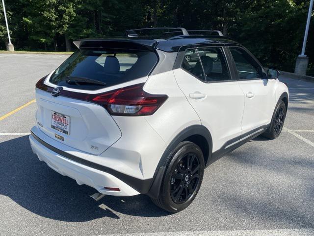 Photo of 2022 Aspen White Tricoat/Super Black Nissan Kicks