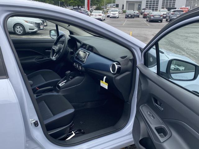 Photo of 2025 Gray Sky Pearl Nissan Versa