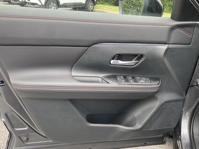 Photo of 2026 Gun Metallic Nissan Kicks