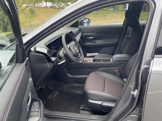 Photo of 2026 Gun Metallic Nissan Kicks