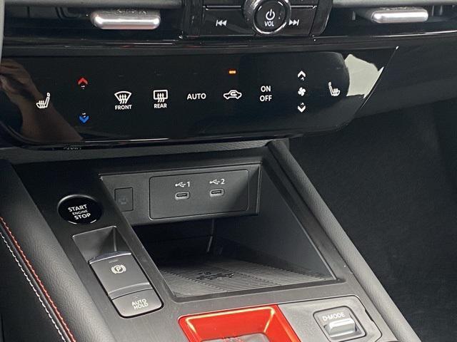 Photo of 2026 Gun Metallic Nissan Kicks