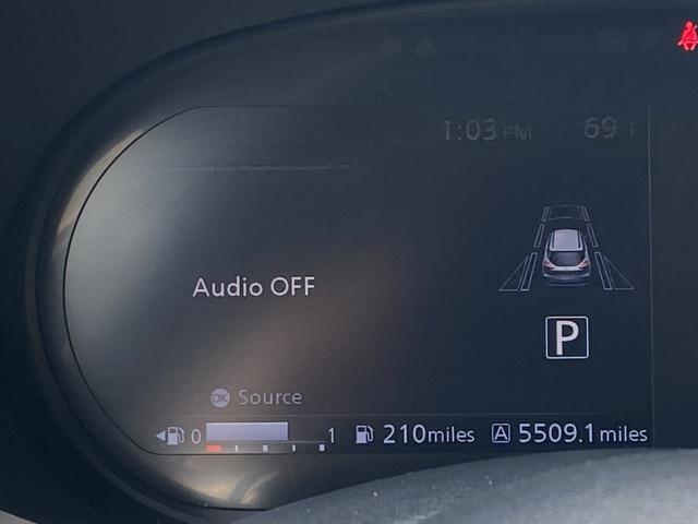 Photo of 2024 Gray/Super Black Nissan Kicks