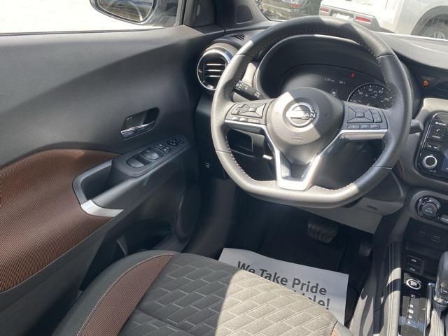 Photo of 2024 Gray/Super Black Nissan Kicks