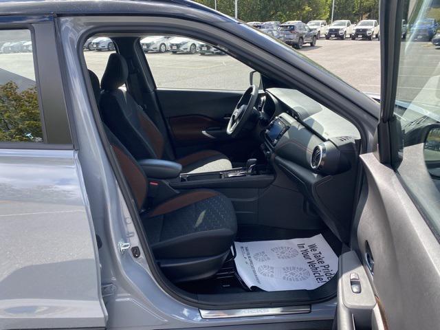 Photo of 2024 Gray/Super Black Nissan Kicks