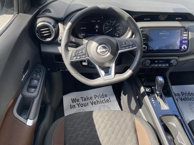 Photo of 2024 Gray/Super Black Nissan Kicks