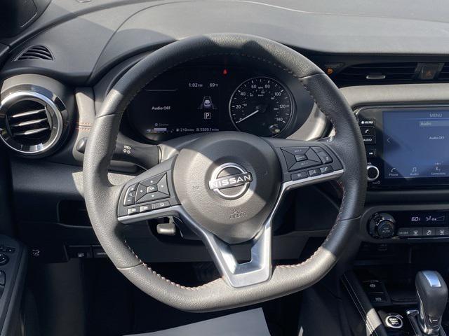 Photo of 2024 Gray/Super Black Nissan Kicks