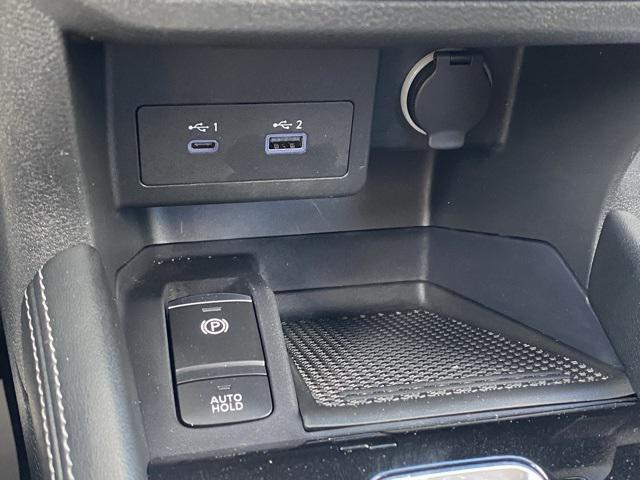 Photo of 2024 Gray/Super Black Nissan Kicks