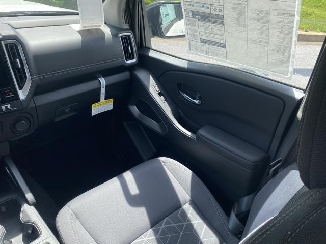 Photo of 2025 Glacier White Nissan Frontier