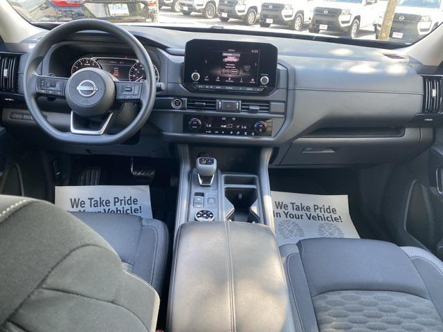 Photo of 2024 Brilliant Silver Metallic Nissan Pathfinder
