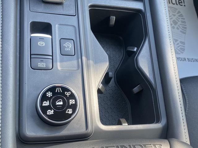 Photo of 2024 Brilliant Silver Metallic Nissan Pathfinder