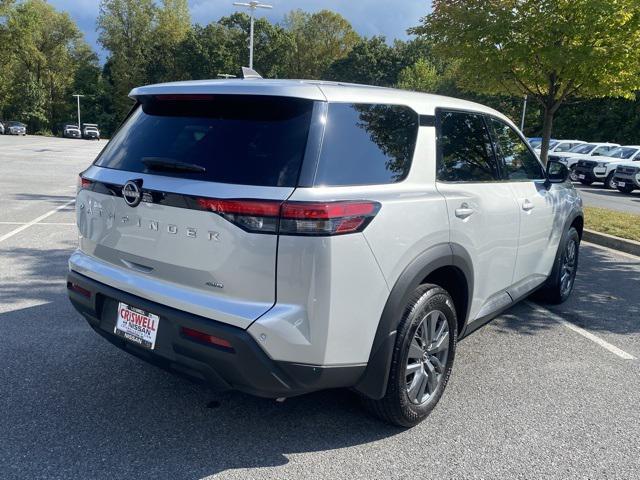 Photo of 2024 Brilliant Silver Metallic Nissan Pathfinder