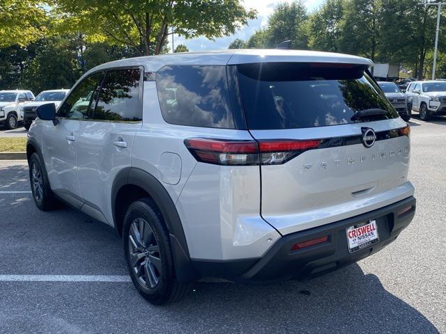 Photo of 2024 Brilliant Silver Metallic Nissan Pathfinder