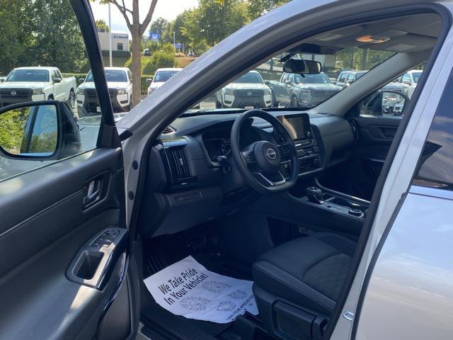 Photo of 2024 Brilliant Silver Metallic Nissan Pathfinder