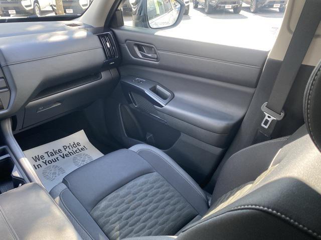 Photo of 2024 Brilliant Silver Metallic Nissan Pathfinder
