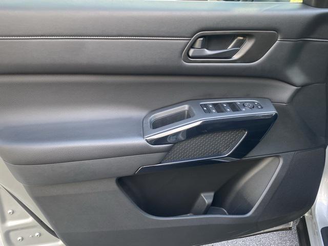 Photo of 2024 Brilliant Silver Metallic Nissan Pathfinder