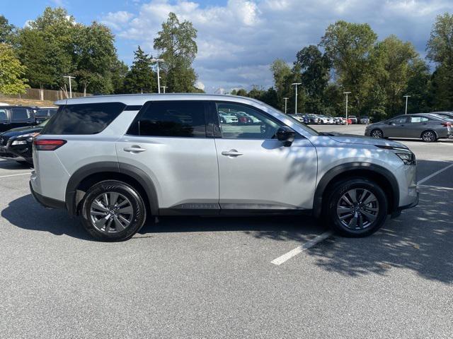 Photo of 2024 Brilliant Silver Metallic Nissan Pathfinder