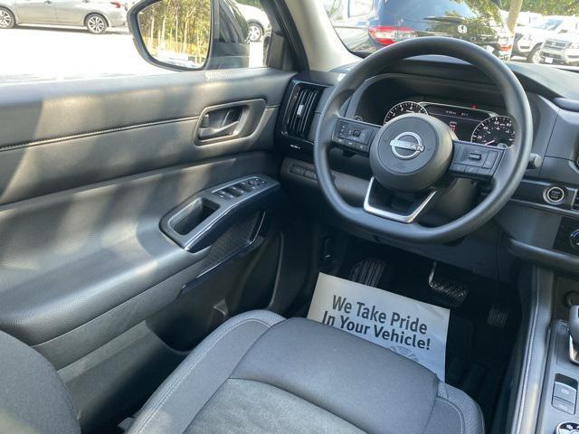 Photo of 2024 Brilliant Silver Metallic Nissan Pathfinder