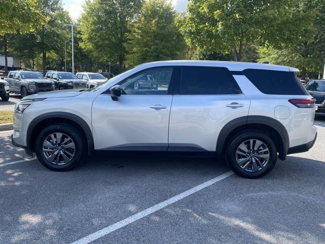 Photo of 2024 Brilliant Silver Metallic Nissan Pathfinder