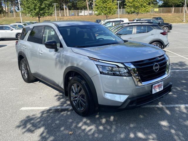Photo of 2024 Brilliant Silver Metallic Nissan Pathfinder
