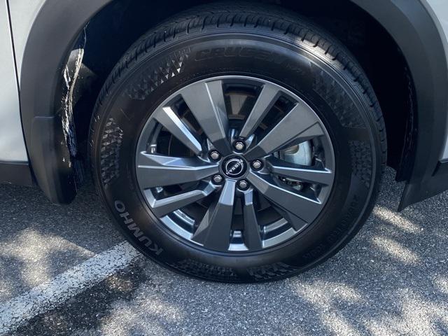 Photo of 2024 Brilliant Silver Metallic Nissan Pathfinder
