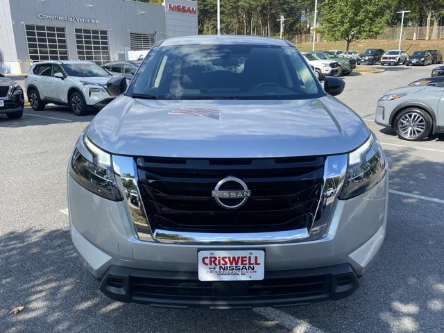 Photo of 2024 Brilliant Silver Metallic Nissan Pathfinder
