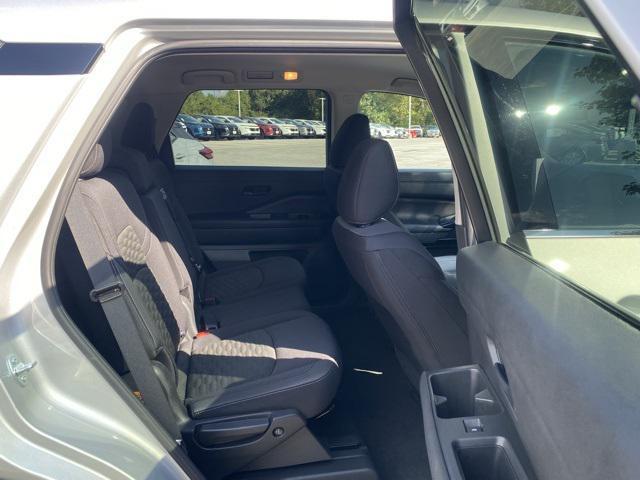 Photo of 2024 Brilliant Silver Metallic Nissan Pathfinder