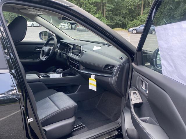 Photo of 2025 Super Black Nissan Rogue