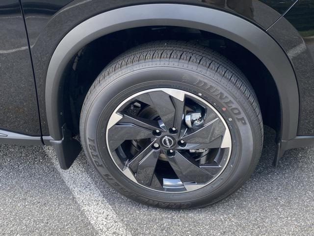 Photo of 2025 Super Black Nissan Rogue