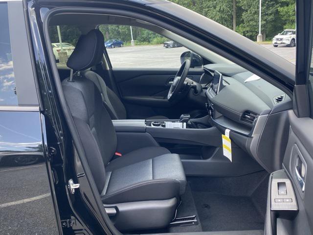 Photo of 2025 Super Black Nissan Rogue