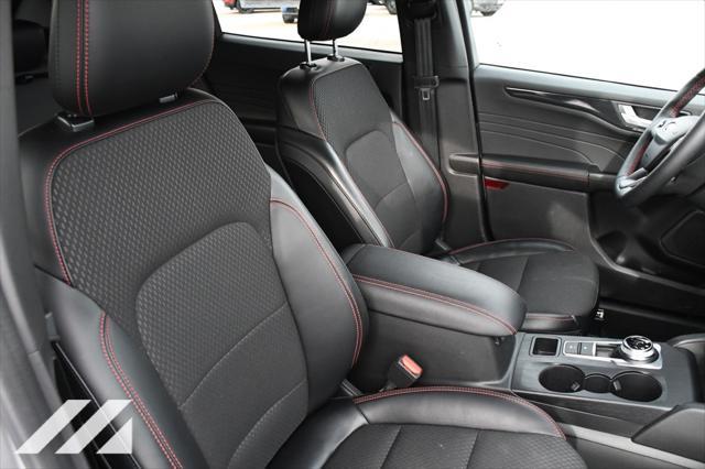 Photo of 2024 Silver Metallic Ford Escape